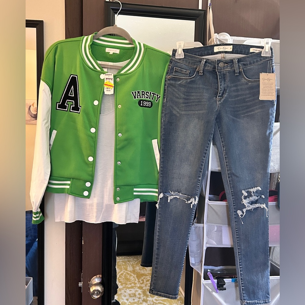 Woman's Jeans/tank/jacket Outfit